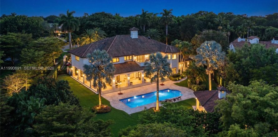 Villa ou maison à Coral Gables, Floride 7 chambres, 1039.58 m2 № 2058028