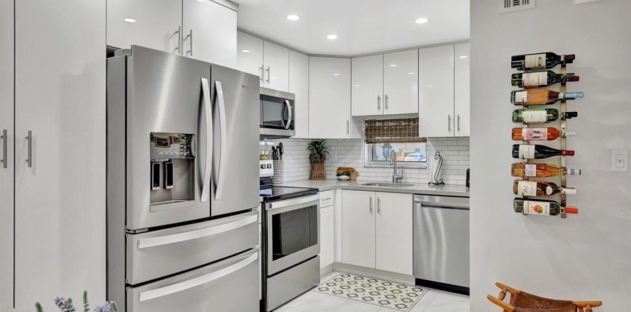 Condominio en Pembroke Pines, Florida, 2 dormitorios  № 2249830