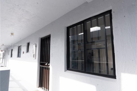Condo in Hialeah, Florida, 2 bedrooms  № 2038862