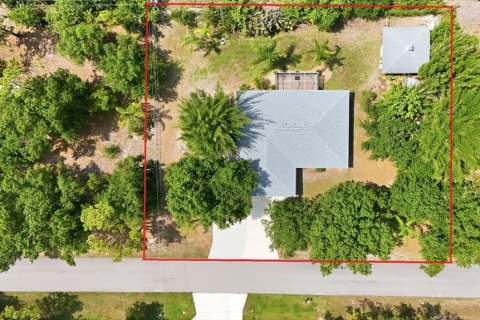 House in Port Charlotte, Florida 3 bedrooms, 151.15 sq.m. № 2219268 - photo 3