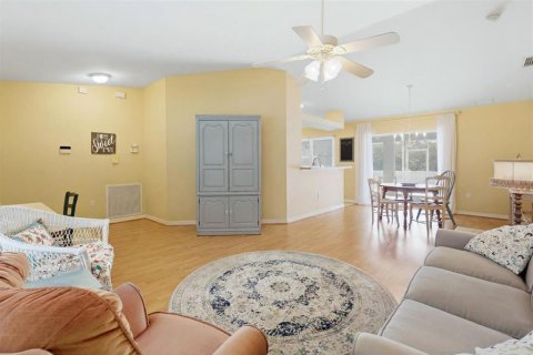 House in Port Charlotte, Florida 3 bedrooms, 151.15 sq.m. № 2219268 - photo 13