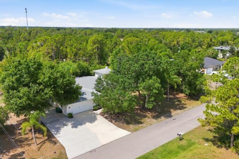 House in Port Charlotte, Florida 3 bedrooms, 151.15 sq.m. № 2219268 - photo 2