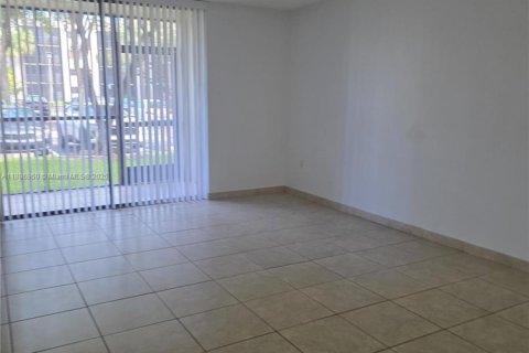 Condo in Miami, Florida, 2 bedrooms  № 1942193 - photo 9