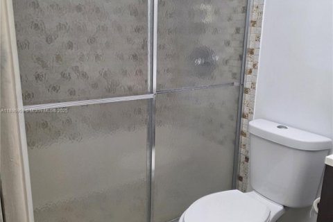 Condominio en alquiler en Miami, Florida, 2 dormitorios, 89.65 m2 № 1942193 - foto 11