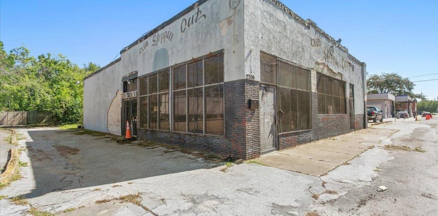 Commercial property in Jacksonville, Florida № 765855
