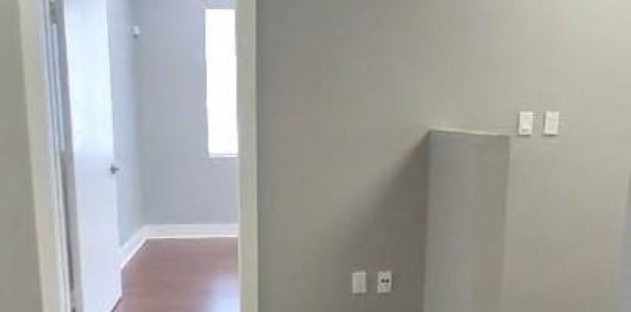 Commercial property in Miramar, Florida № 1225656