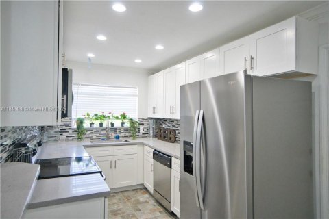 Villa ou maison à vendre à Hollywood, Floride: 2 chambres, 128.67 m2 № 1963033 - photo 7