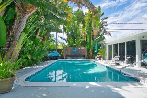 Villa ou maison à vendre à Hollywood, Floride: 2 chambres, 128.67 m2 № 1963033 - photo 17