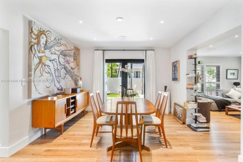 Casa en venta en Key Biscayne, Florida, 4 dormitorios, 257.8 m2 № 1982492 - foto 11