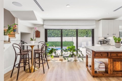 Casa en venta en Key Biscayne, Florida, 4 dormitorios, 257.8 m2 № 1982492 - foto 25