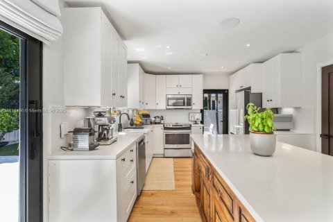 Casa en venta en Key Biscayne, Florida, 4 dormitorios, 257.8 m2 № 1982492 - foto 20