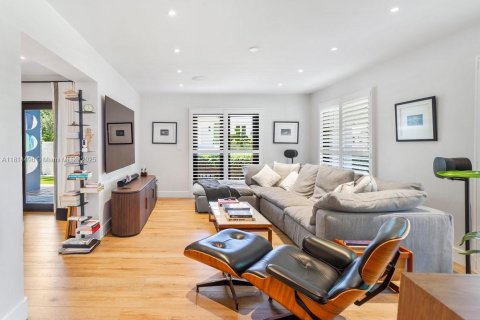 Casa en venta en Key Biscayne, Florida, 4 dormitorios, 257.8 m2 № 1982492 - foto 8