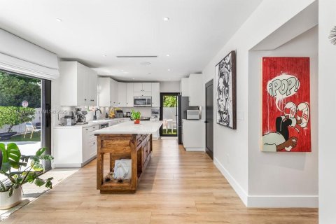 Casa en venta en Key Biscayne, Florida, 4 dormitorios, 257.8 m2 № 1982492 - foto 18