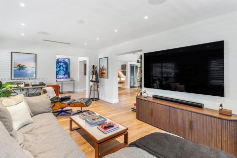 Casa en venta en Key Biscayne, Florida, 4 dormitorios, 257.8 m2 № 1982492 - foto 7