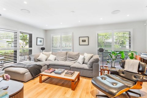 Casa en venta en Key Biscayne, Florida, 4 dormitorios, 257.8 m2 № 1982492 - foto 9