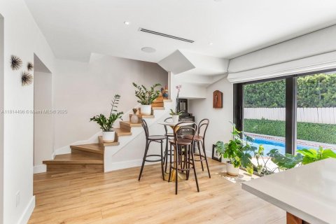 Casa en venta en Key Biscayne, Florida, 4 dormitorios, 257.8 m2 № 1982492 - foto 24