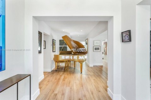 Casa en venta en Key Biscayne, Florida, 4 dormitorios, 257.8 m2 № 1982492 - foto 10