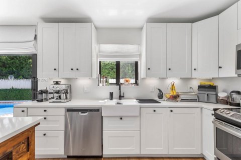 Casa en venta en Key Biscayne, Florida, 4 dormitorios, 257.8 m2 № 1982492 - foto 23