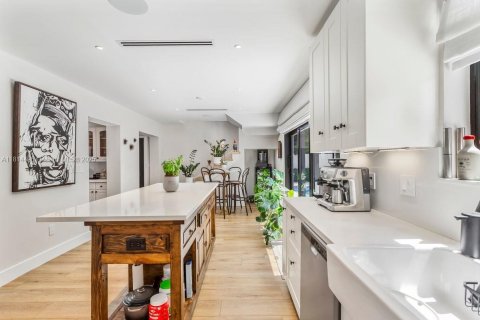 Casa en venta en Key Biscayne, Florida, 4 dormitorios, 257.8 m2 № 1982492 - foto 21