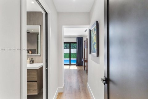 Casa en venta en Key Biscayne, Florida, 4 dormitorios, 257.8 m2 № 1982492 - foto 28