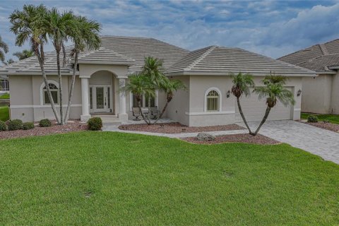 House in Punta Gorda, Florida 3 bedrooms, 220.46 sq.m. № 2117326