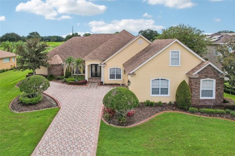 House in Lakeland, Florida 4 bedrooms, 365.2 sq.m. № 2295074