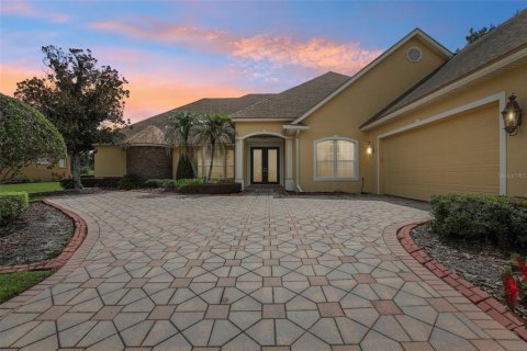 House in Lakeland, Florida 4 bedrooms, 365.2 sq.m. № 2295074 - photo 2