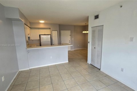 Condo in Cutler Bay, Florida, 2 bedrooms  № 1700832 - photo 1