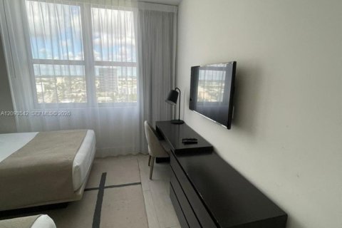 Condo in Hollywood, Florida, 2 bedrooms  № 2379850 - photo 9