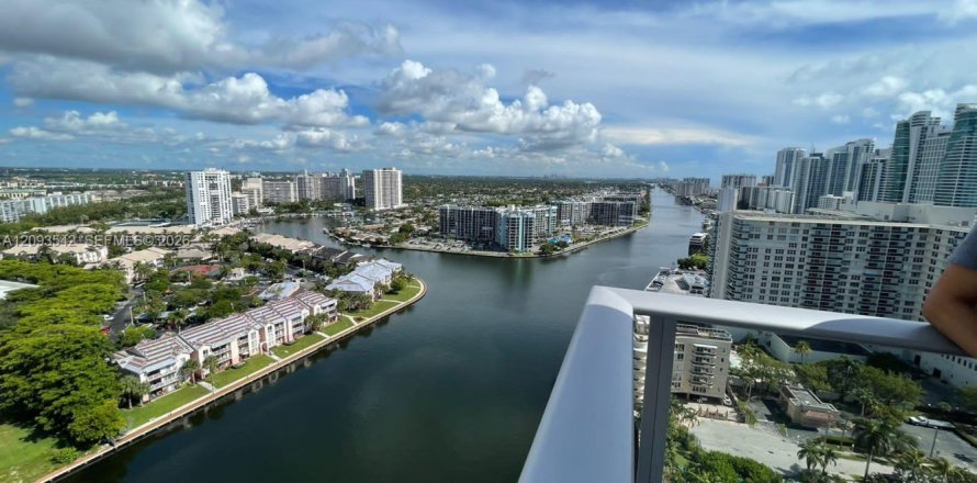 Condo in Hollywood, Florida, 2 bedrooms  № 2379850