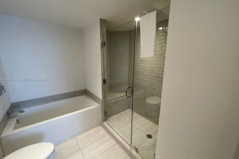 Condo in Hollywood, Florida, 2 bedrooms  № 2379850 - photo 14