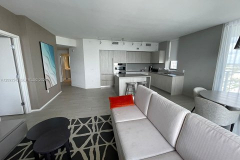 Condo in Hollywood, Florida, 2 bedrooms  № 2379850 - photo 5