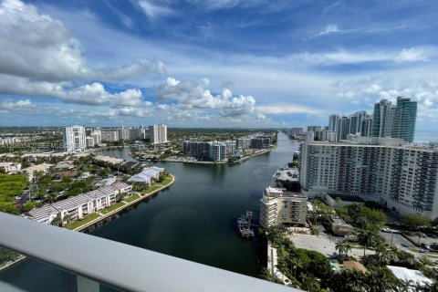Condo in Hollywood, Florida, 2 bedrooms  № 2379850 - photo 17