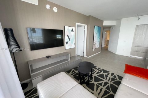 Condo in Hollywood, Florida, 2 bedrooms  № 2379850 - photo 3