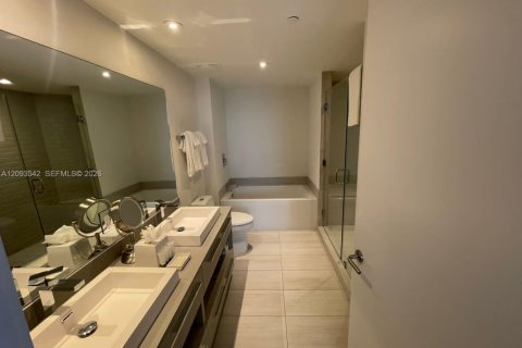 Condo in Hollywood, Florida, 2 bedrooms  № 2379850 - photo 13