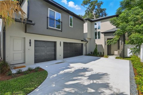Casa en venta en Orlando, Florida, 4 dormitorios, 217.48 m2 № 1899858 - foto 1
