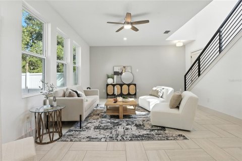 Casa en venta en Orlando, Florida, 4 dormitorios, 217.48 m2 № 1899858 - foto 7