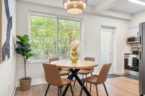 Apartamento en alquiler en Miami Beach, Florida, 2 dormitorios, 91.79 m2 № 2011692 - foto 5