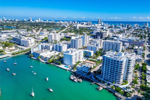 Apartamento en alquiler en Miami Beach, Florida, 2 dormitorios, 91.79 m2 № 2011692 - foto 22