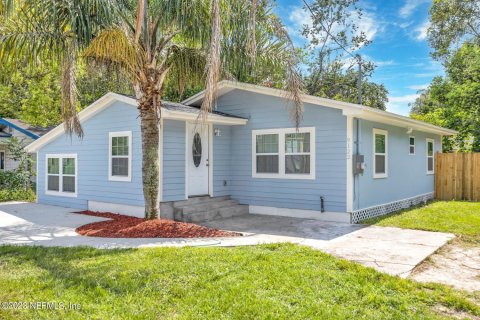 House in Jacksonville, Florida 4 bedrooms, 113.15 sq.m. № 769805 - photo 1