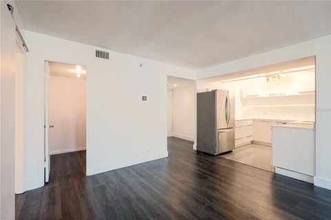 Copropriété à louer à Orlando, Floride: 2 chambres, 103.03 m2 № 2432600 - photo 6