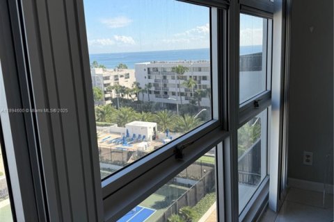 Снять в аренду кондоминиум в Помпано-Бич, Флорида 2 спальни, 97.55м2, № 1947415 - фото 20