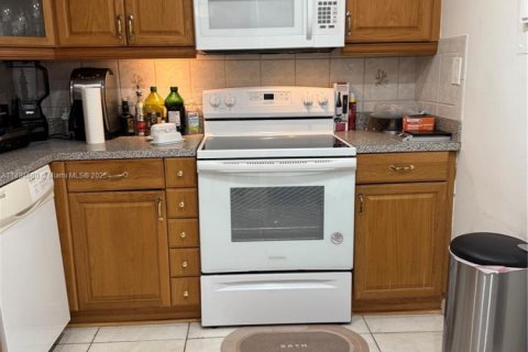 Снять в аренду кондоминиум в Помпано-Бич, Флорида 2 спальни, 97.55м2, № 1947415 - фото 29