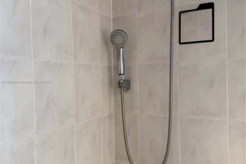 Снять в аренду кондоминиум в Помпано-Бич, Флорида 2 спальни, 97.55м2, № 1947415 - фото 16