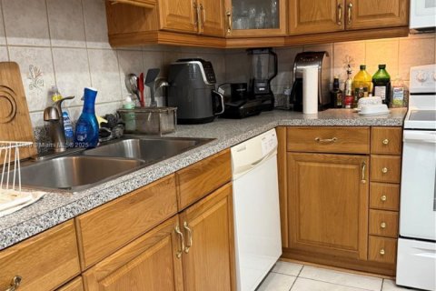 Снять в аренду кондоминиум в Помпано-Бич, Флорида 2 спальни, 97.55м2, № 1947415 - фото 28