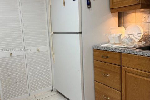 Снять в аренду кондоминиум в Помпано-Бич, Флорида 2 спальни, 97.55м2, № 1947415 - фото 27