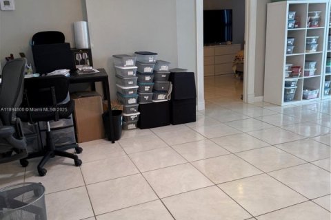 Снять в аренду кондоминиум в Помпано-Бич, Флорида 2 спальни, 97.55м2, № 1947415 - фото 24