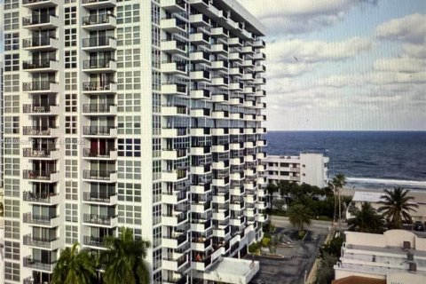 Снять в аренду кондоминиум в Помпано-Бич, Флорида 2 спальни, 97.55м2, № 1947415 - фото 2