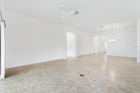 Casa en venta en The Villages, Florida, 3 dormitorios, 187.29 m2 № 1771582 - foto 17