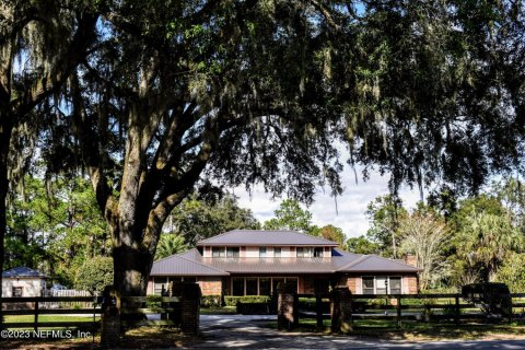 House in Palatka, Florida 4 bedrooms, 325.07 sq.m. № 929135 - photo 1
